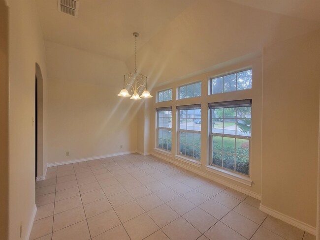 Foto del edificio - 2012 Dona Luz Dr