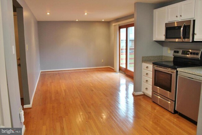 Foto del edificio - 9400 Wrought Iron Ct