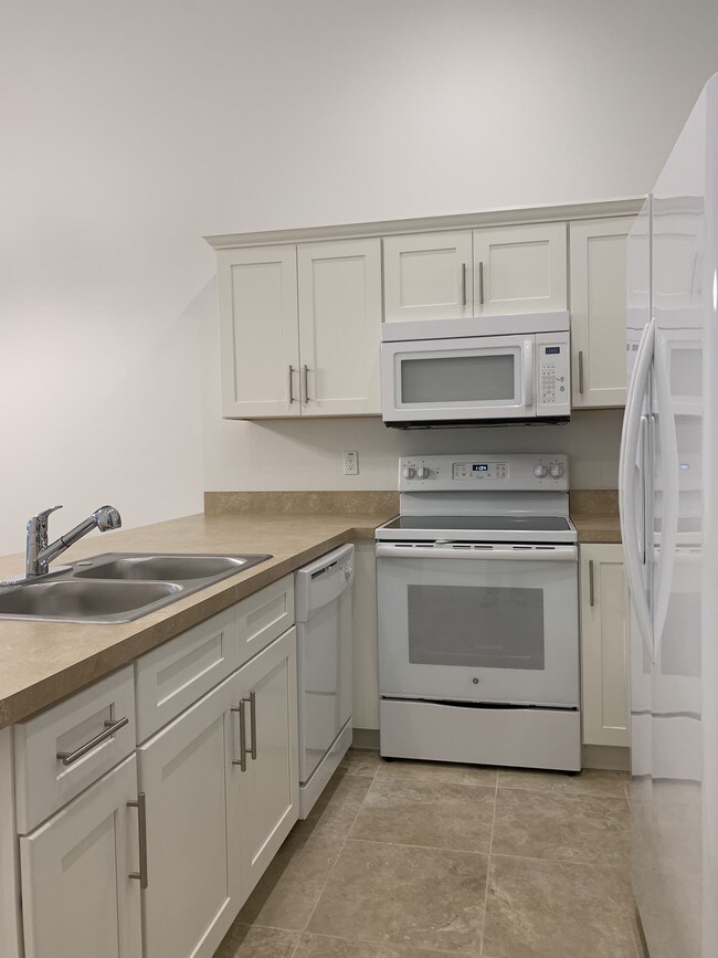 Foto del edificio - Available NOW! 1/2 DUPLEX! 3/2 for $1675.0...