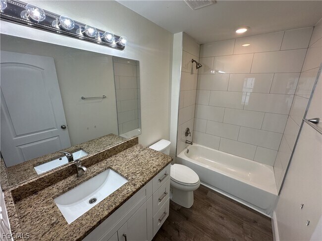 Foto del edificio - 136 Francis Ave