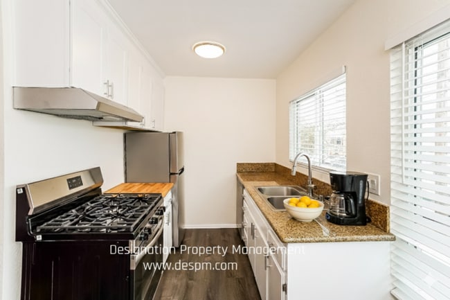 Building Photo - 3220 Casitas Ave