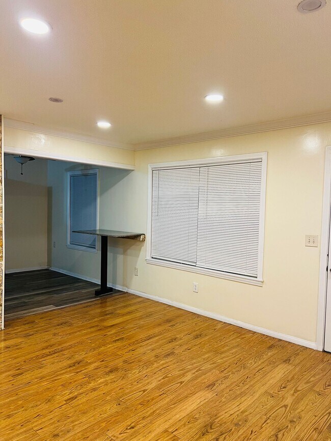 Foto del edificio - 722 W Hollyvale St