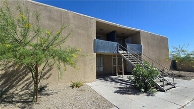 Building Photo - 716 N 11th St