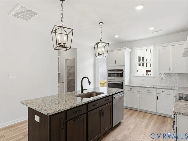 Foto del edificio - 13813 Riverlight Dr
