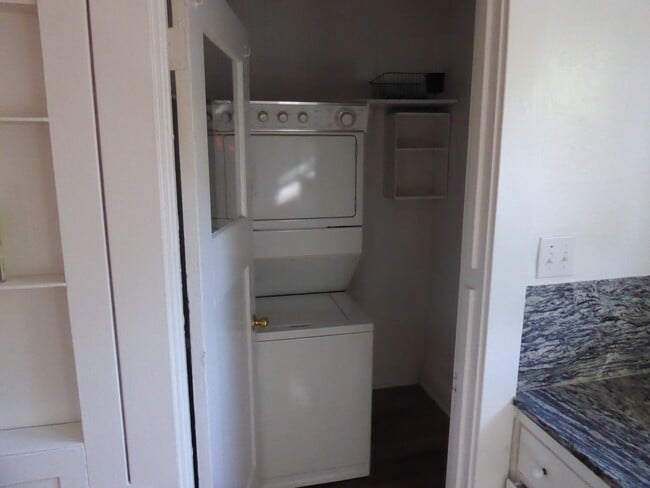 LAUNDRY ROOM - 879 Villa Ave