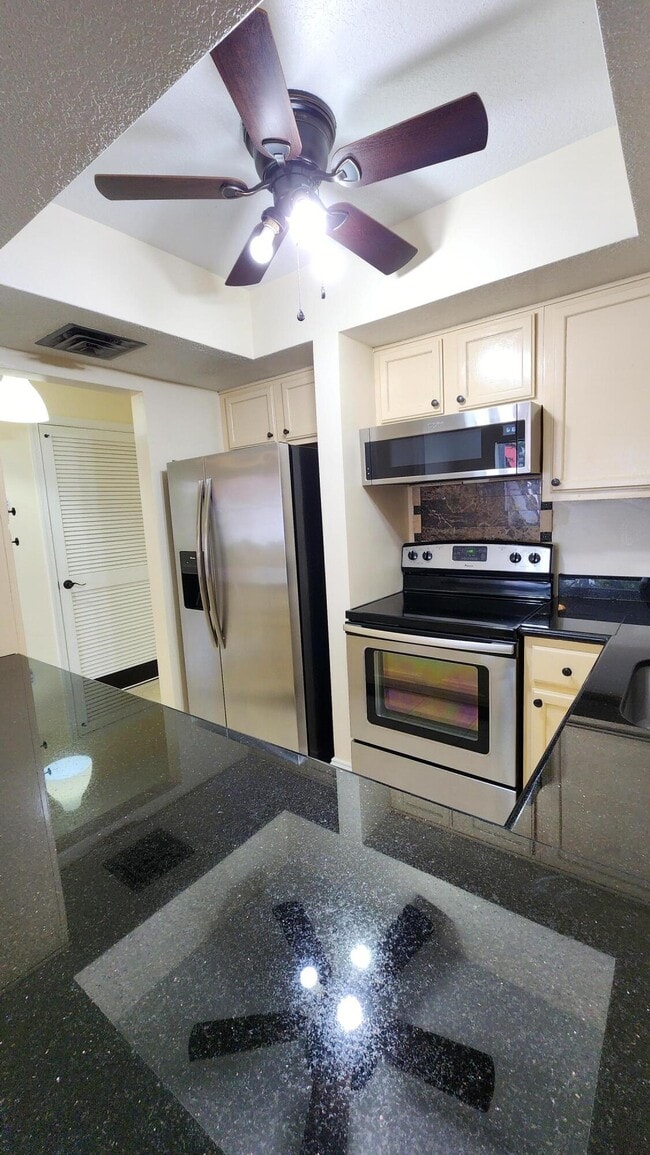 Foto del edificio - 105 S Riverside Dr