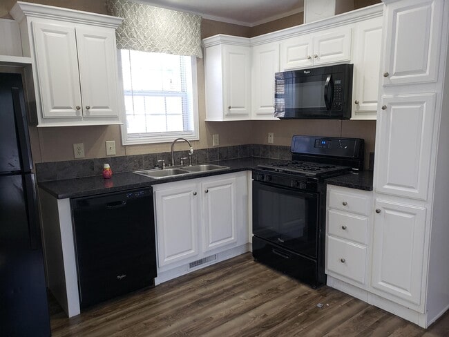 Unit 06 - AVAILABLE - 370 Daniels Rd