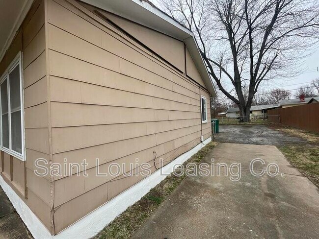 Building Photo - 915 Mullanphy Ln