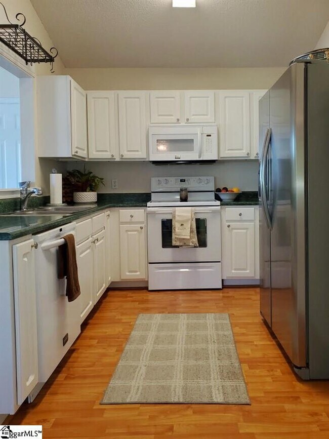 Building Photo - 7 Heathfield Ct