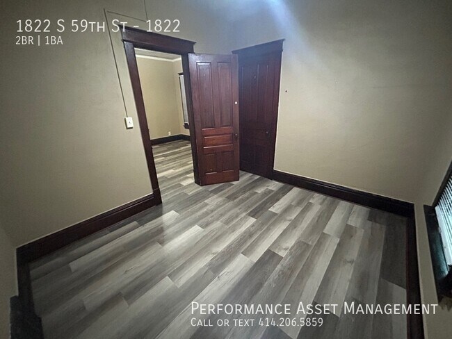 Foto del edificio - Charming 2BR Lower unit in West Allis!