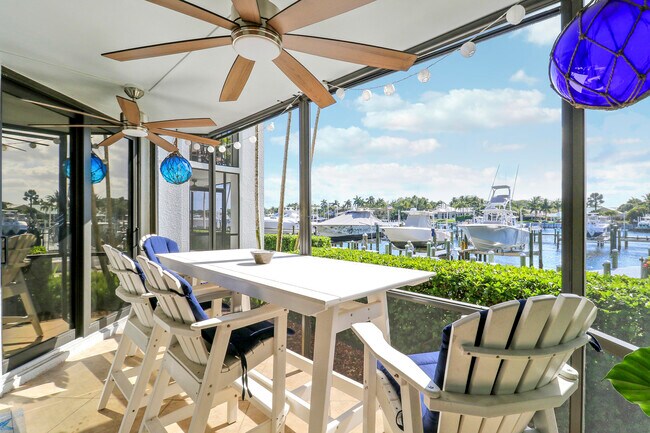 Foto del edificio - 515 Bay Colony Dr N