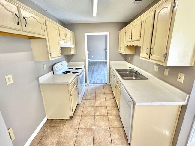 Foto del edificio - Now Leasing a 4-Bedroom 2.5 Bath Home