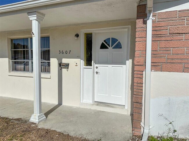 Building Photo - 3607 Cambridge St