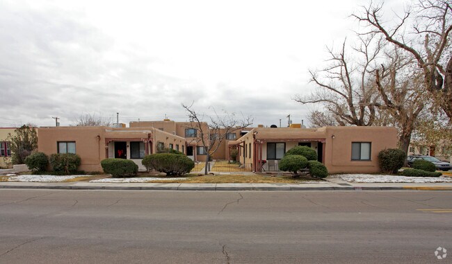 Foto principal - 920 Lead Ave SW