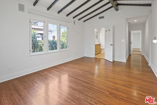 Foto del edificio - 6527 W 5th St