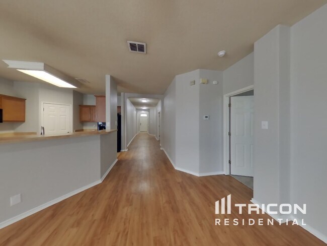 Foto del edificio - 150 Roadrunner Ave