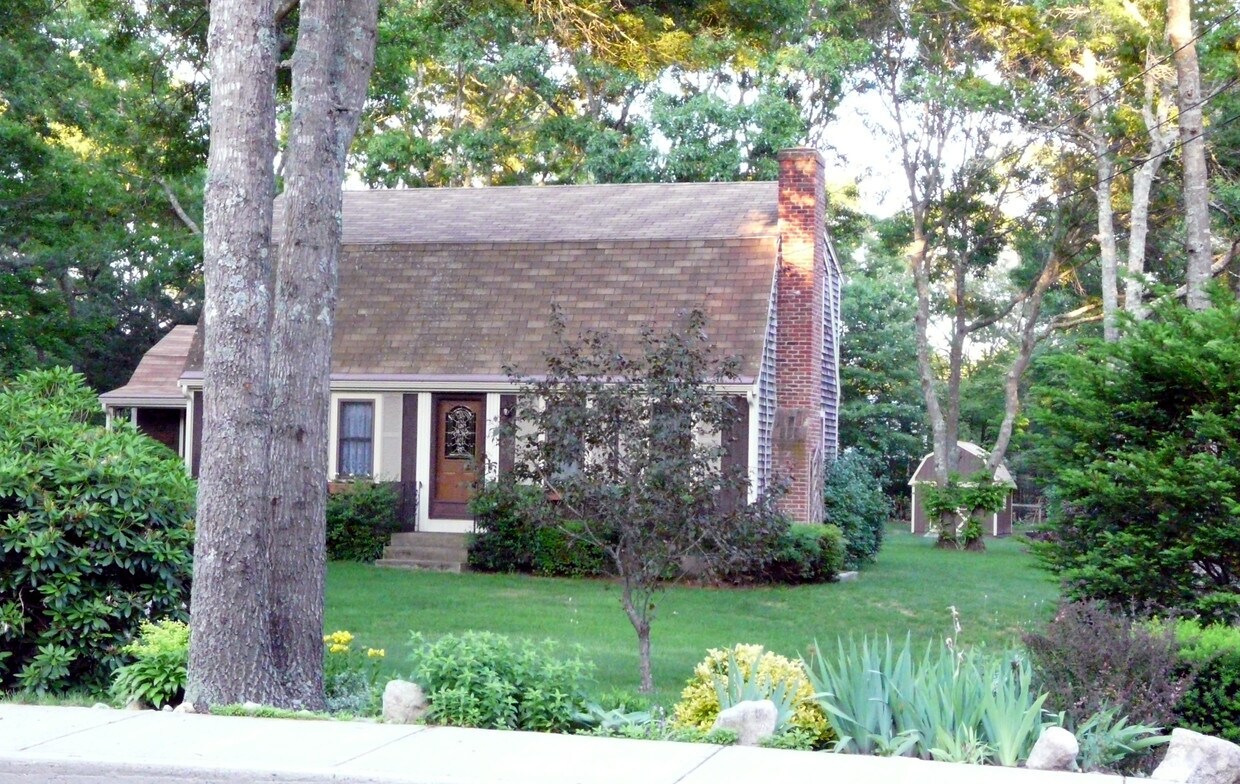 Building Photo - 40 Bourne St