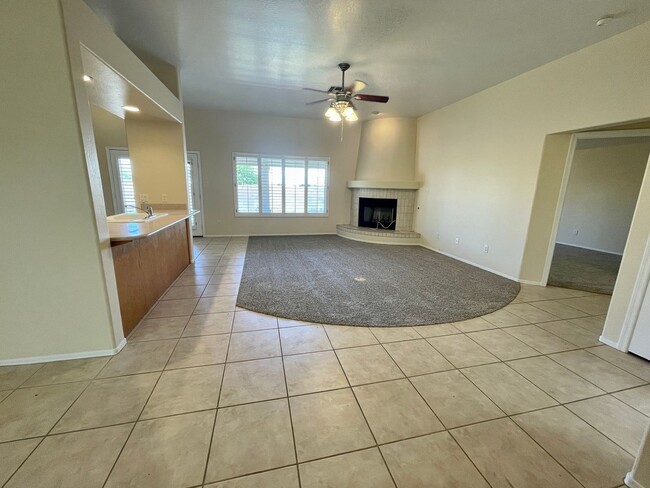 Building Photo - Mesa Del Sol Home