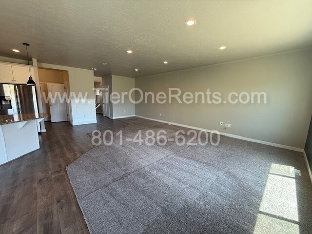 Building Photo - NO deposit option available for qualified ...
