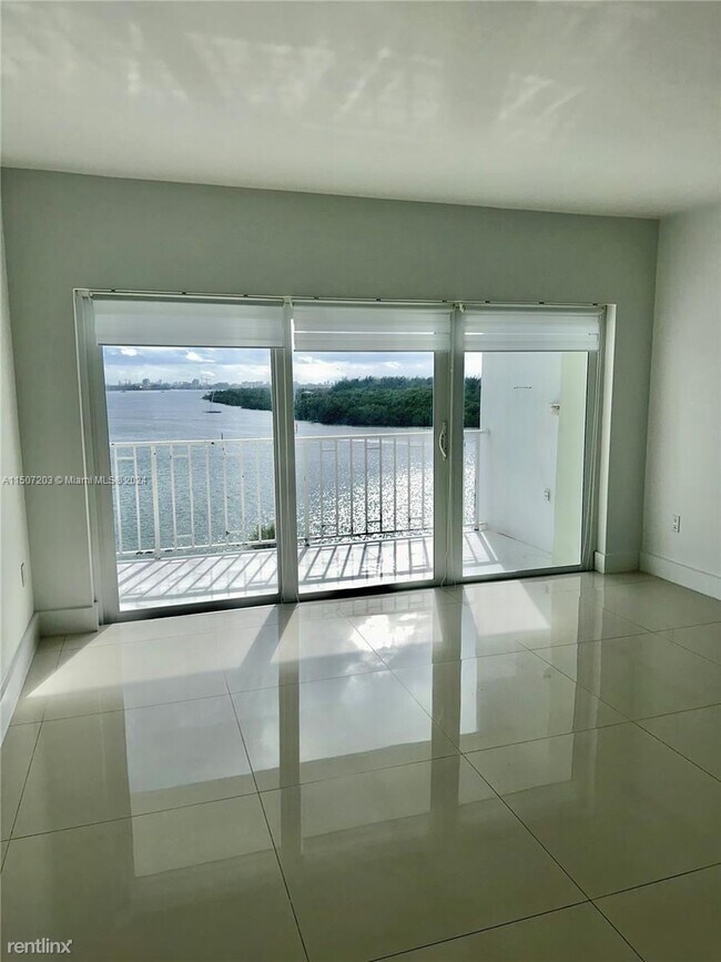 Foto del edificio - 2 br, 2 bath Condo - 500 Bayview Dr Apt 63...