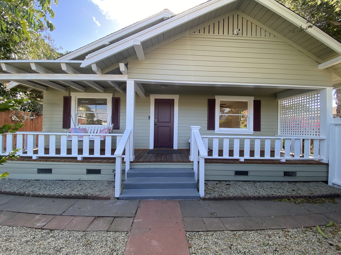 Primary Photo - 1027 Chino St