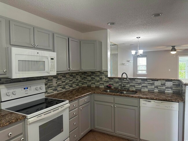 Building Photo - 3529 Evergreen Way