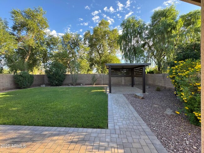 Building Photo - 613 W Canary Way