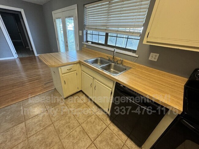 Foto del edificio - 107 Village Ln