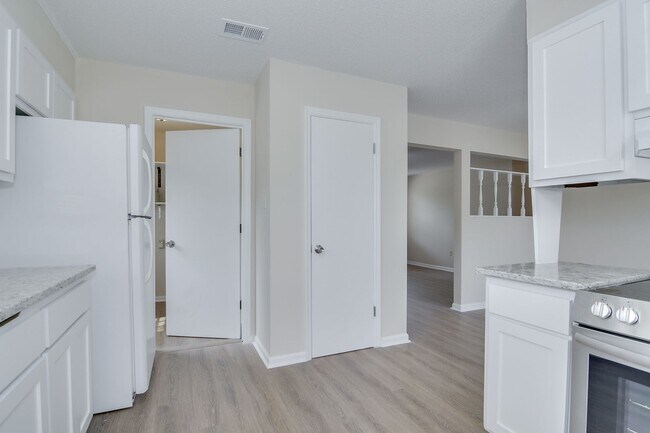 Building Photo - Brick Ranch in Columbia County