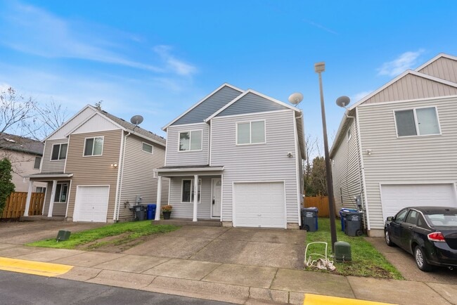 Building Photo - Beautiful 4bed/2.5bath available in SE Portland