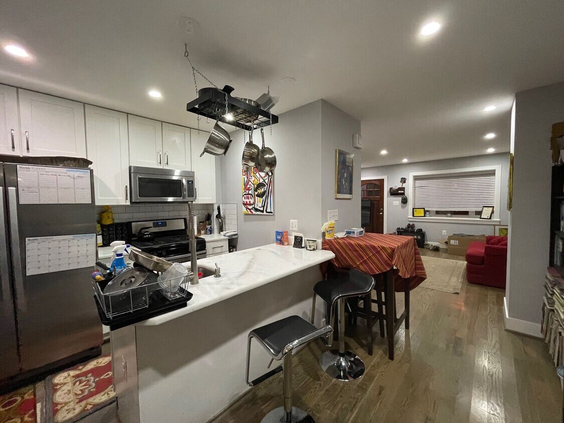 Primary Photo - Spacious 2BR Townhouse with Backyard & Bon...