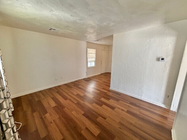 Foto del edificio - 3349 NE 12th St
