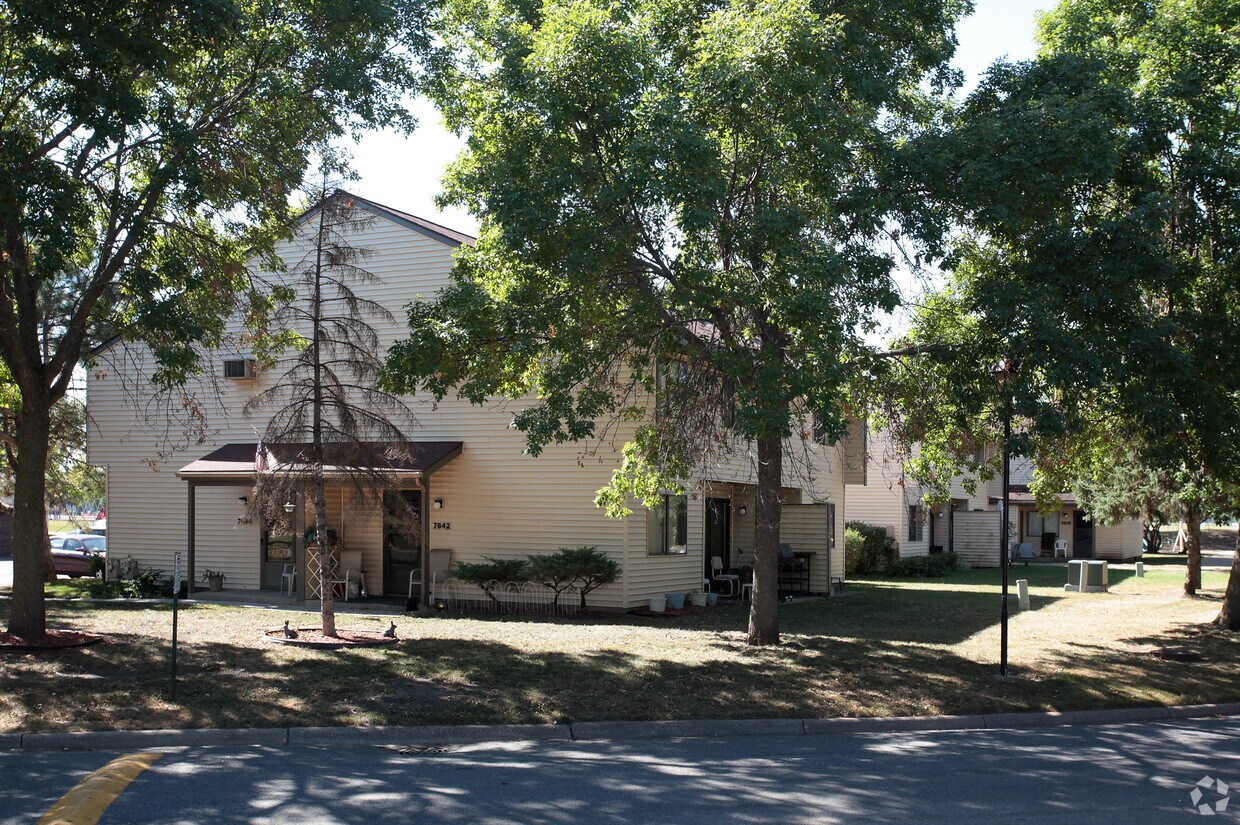Foto principal - Whitney Grove Townhomes