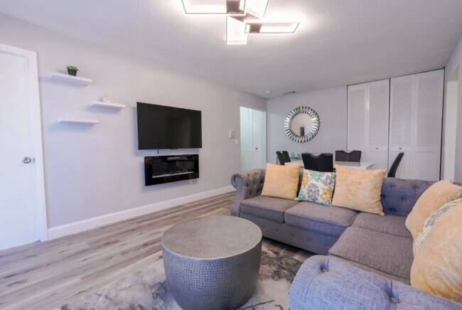 Building Photo - 70 Shrewsbury Green Dr