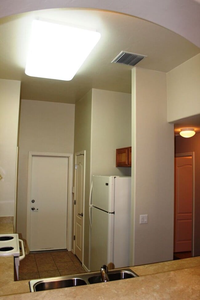 Building Photo - 7201 E Bloomtree Ln