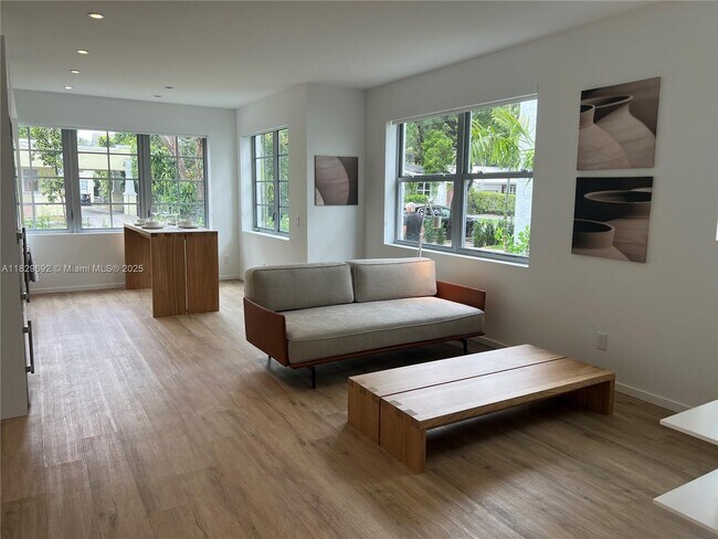 Foto del edificio - 128 NE 46th St