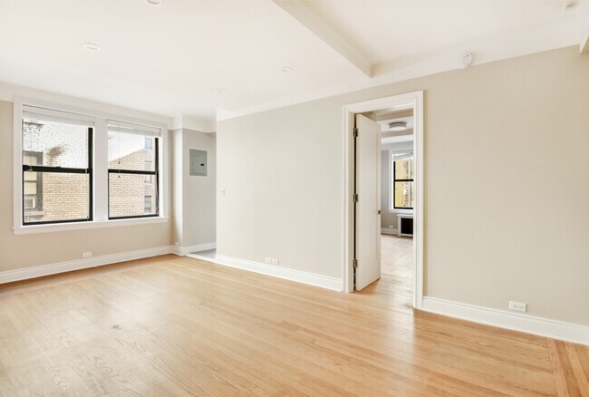Building Photo - 301 E 21st St