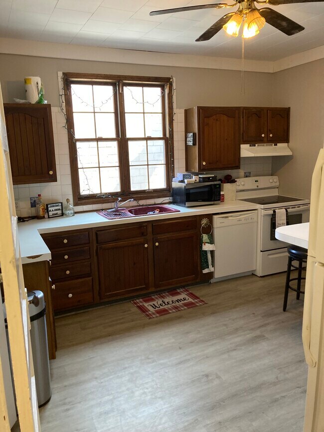 cocina - 1239 Western Ave