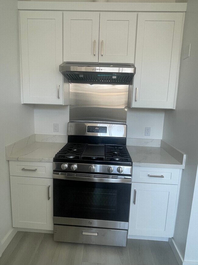 Stove - 1196 Broadway St