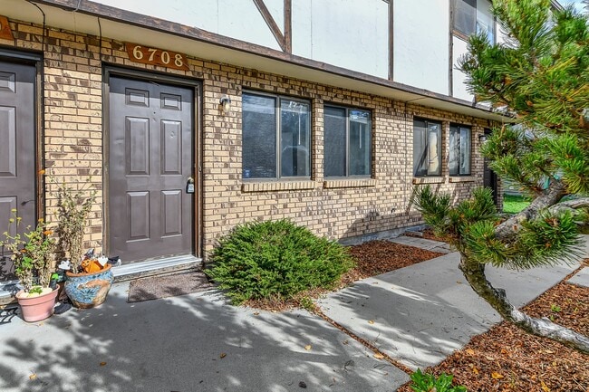 Building Photo - 2 Bedroom 1.5 Bathroom 4 plex