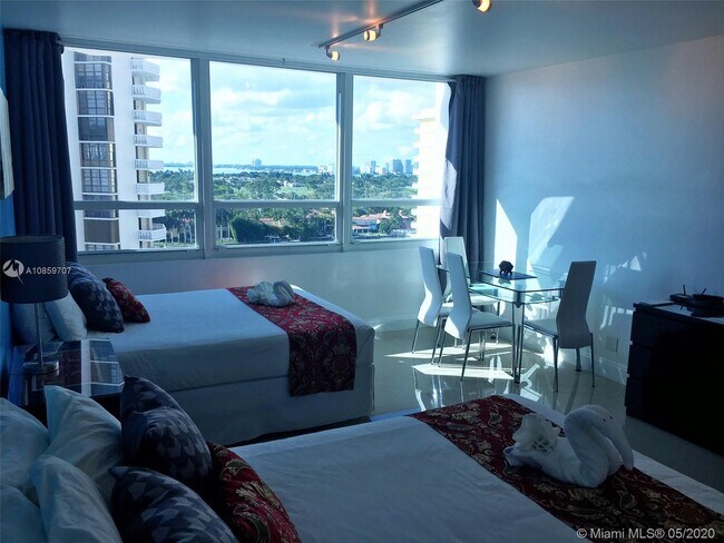 Building Photo - 5445 Collins Ave
