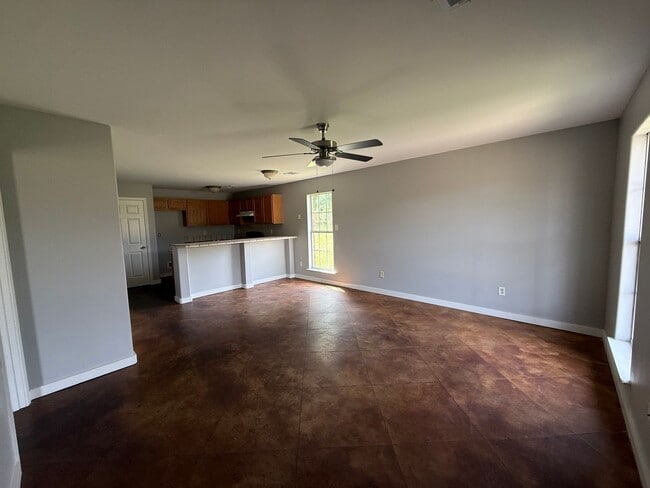 Building Photo - 113 Nikki Dr