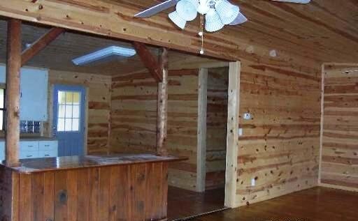 Building Photo - 373 Pine Tree Rd