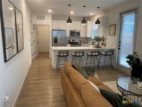 Building Photo - 1035 Koby St