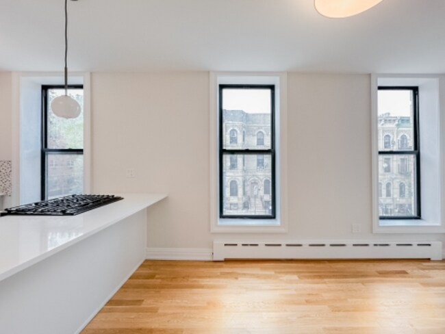 Foto del edificio - 764 St Johns Pl