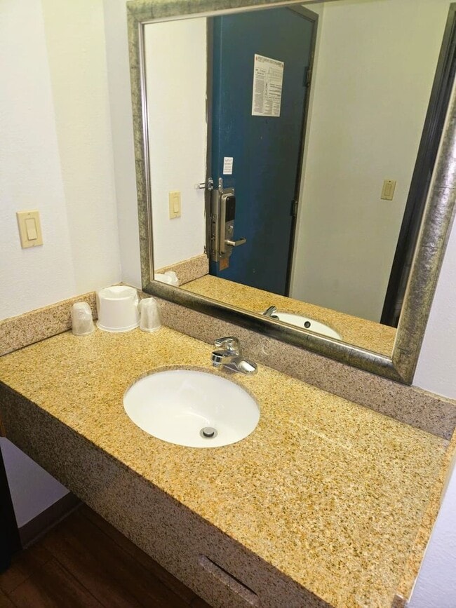 Foto del edificio - Motel 6- LaPorte Rd