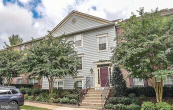 Building Photo - 12103 Greenwood Ct