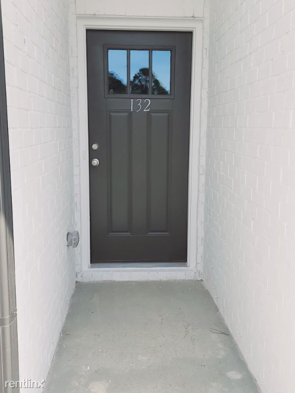 Building Photo - 3 br, 2.5 bath Townhome - 132 South Auburn...