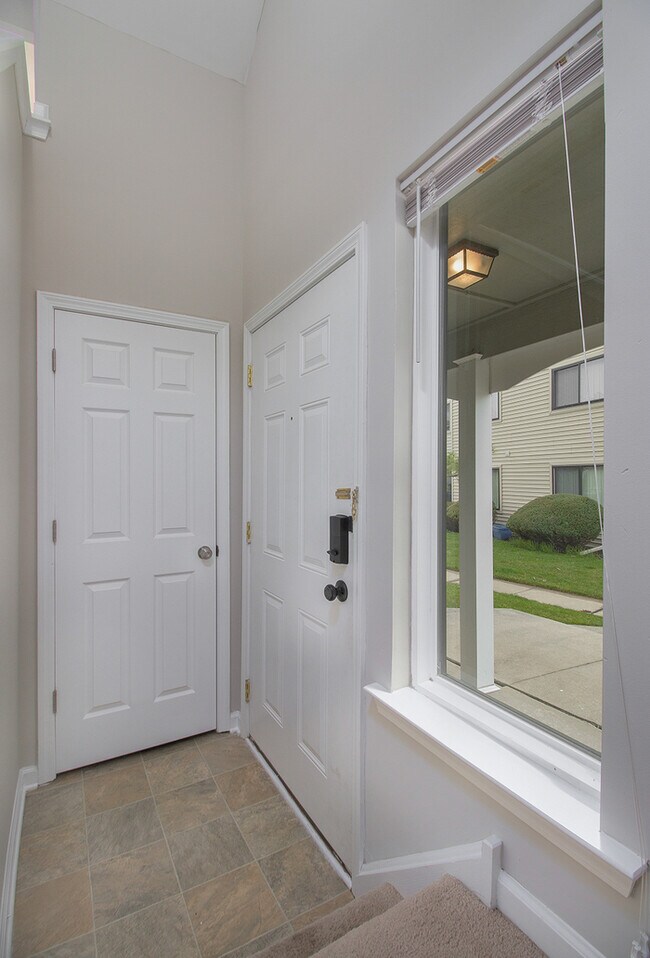 Building Photo - 1811 Roberts Way