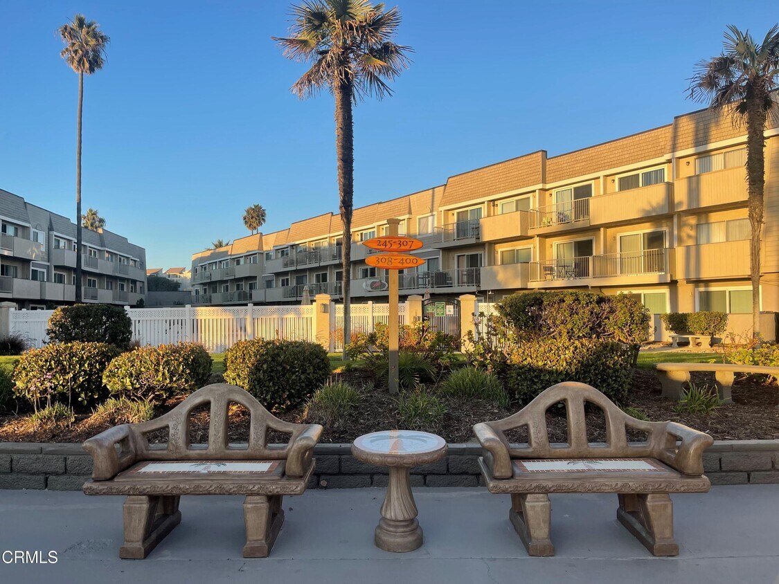 322 E Surfside Dr Condos in Port Hueneme, CA Westside Rentals